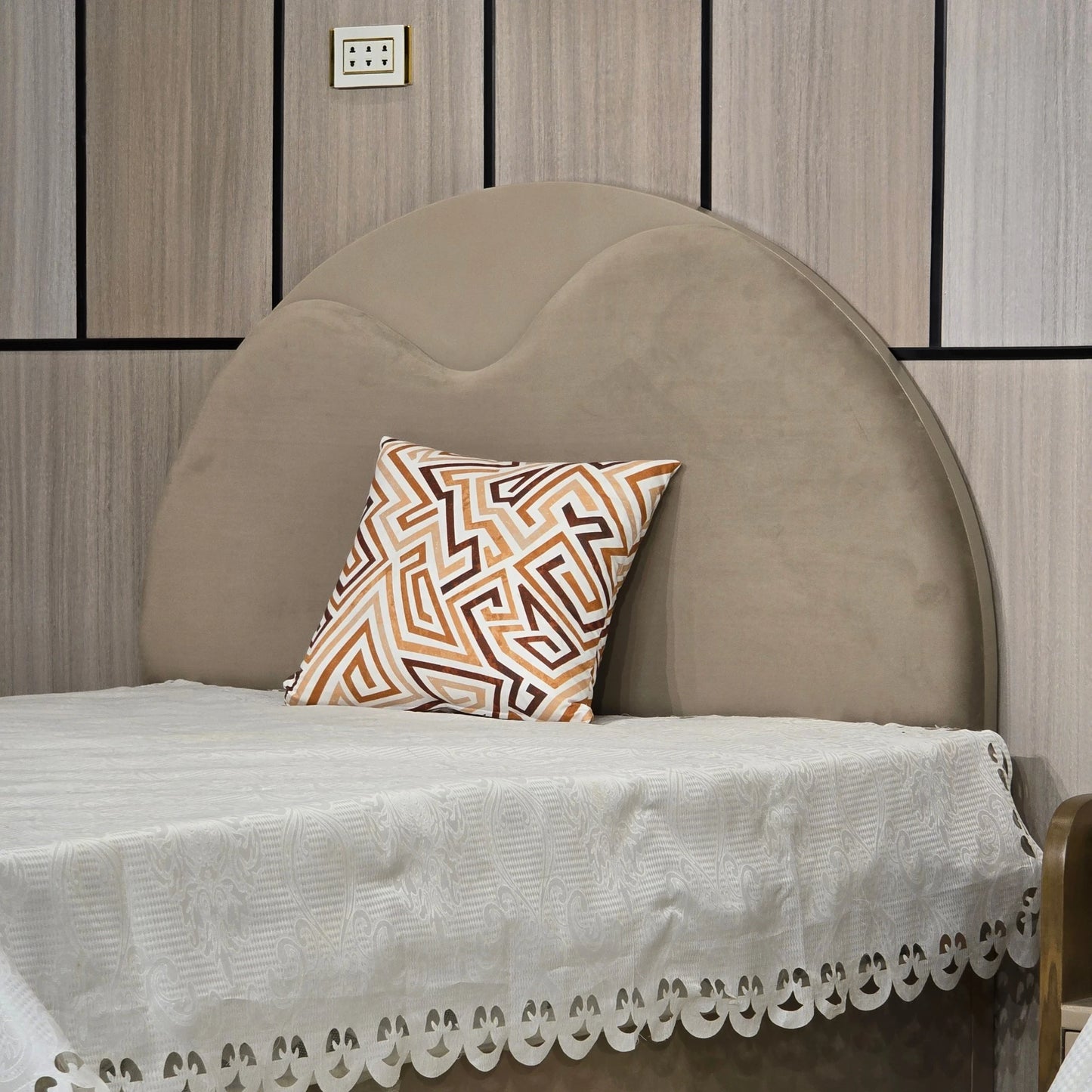 Rovin Bedroom Set-D22