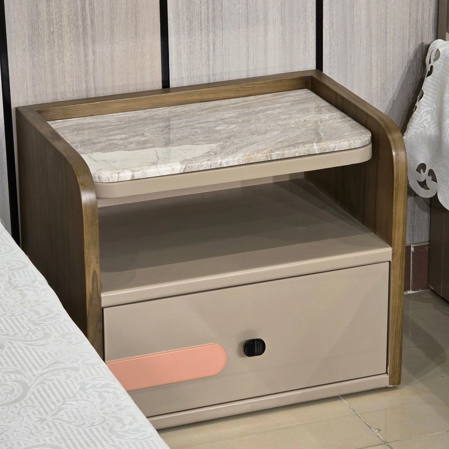 Rovin Bedroom Set-D22