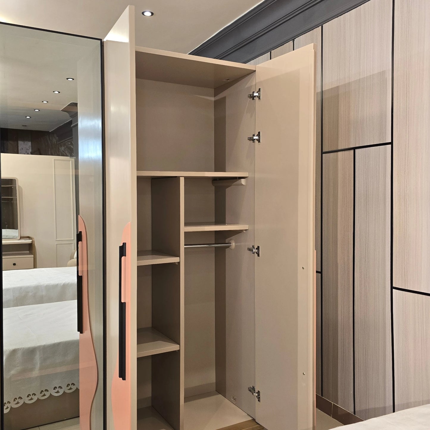 Rovin Bedroom Set-D22