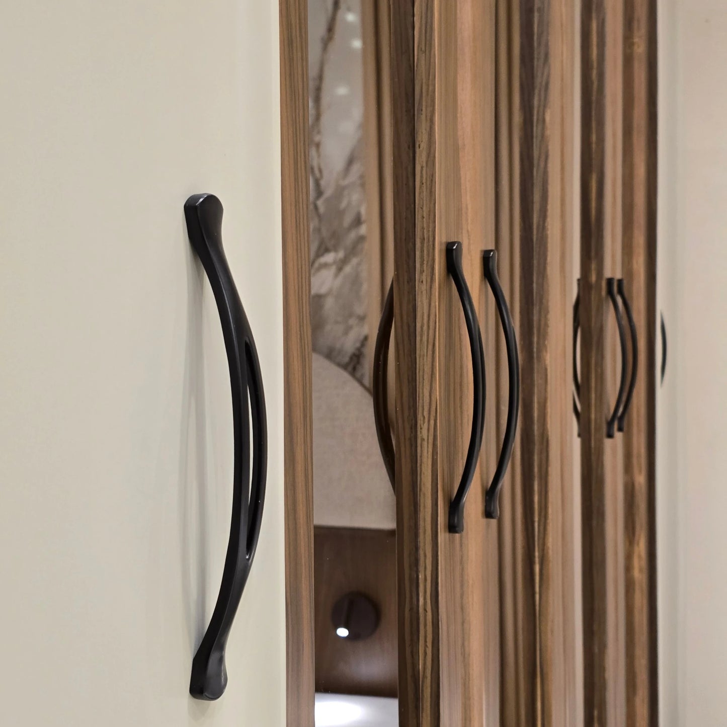Zevon Bedroom Set-D16