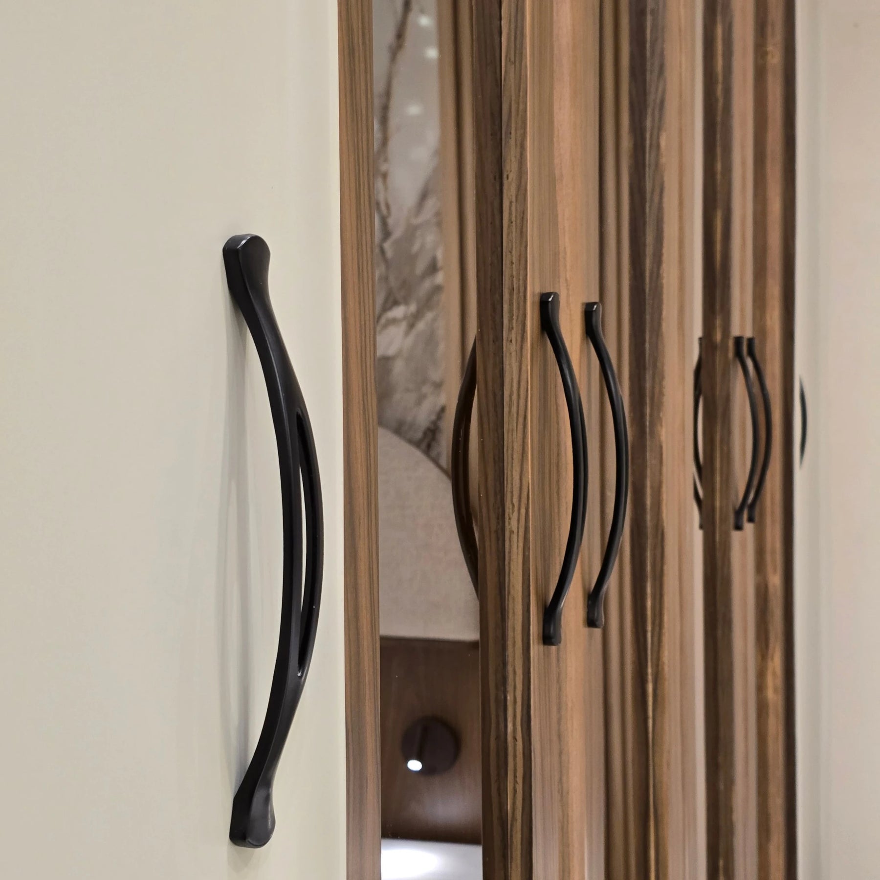 Zevon Bedroom Set-D16