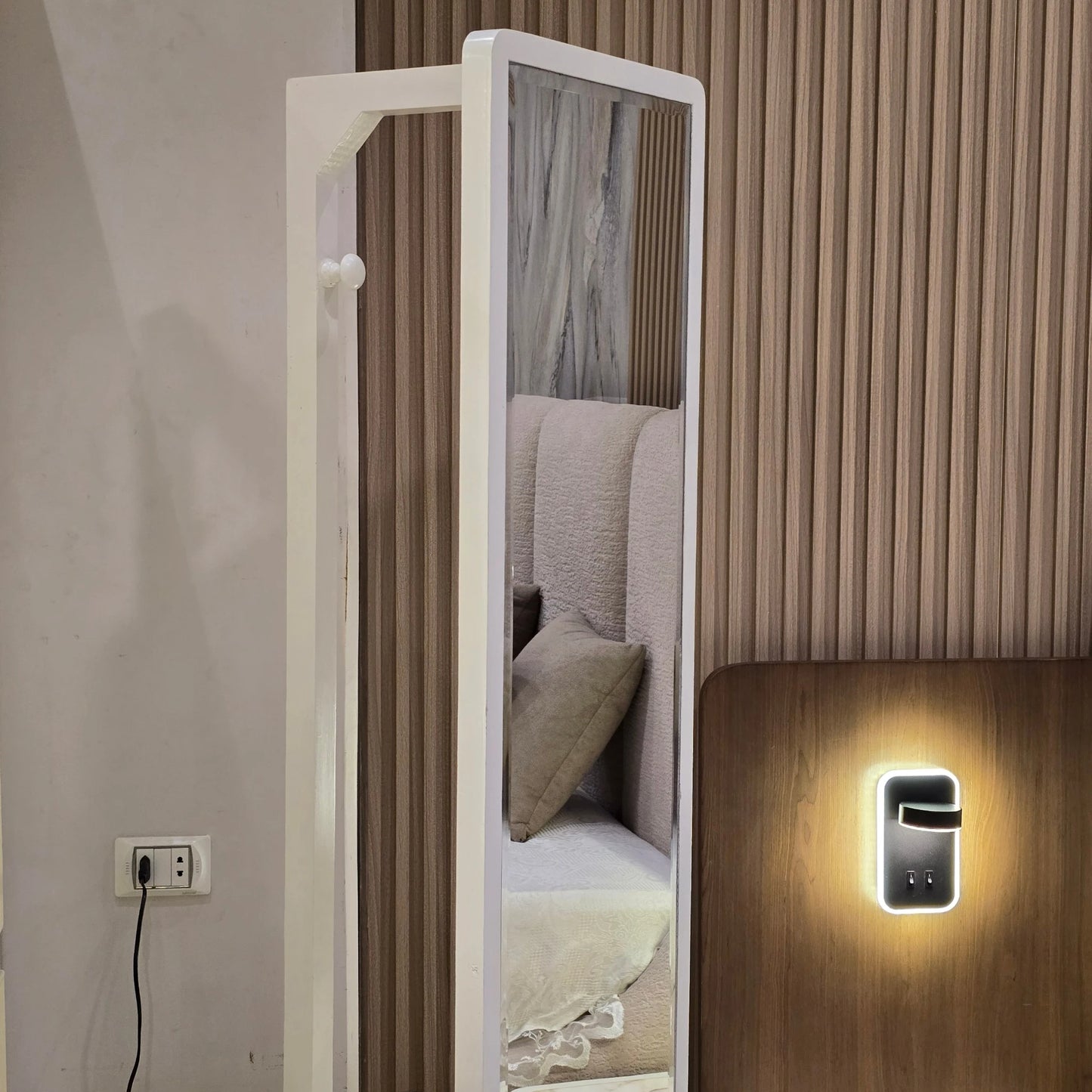 Liora Bedroom Set-D18