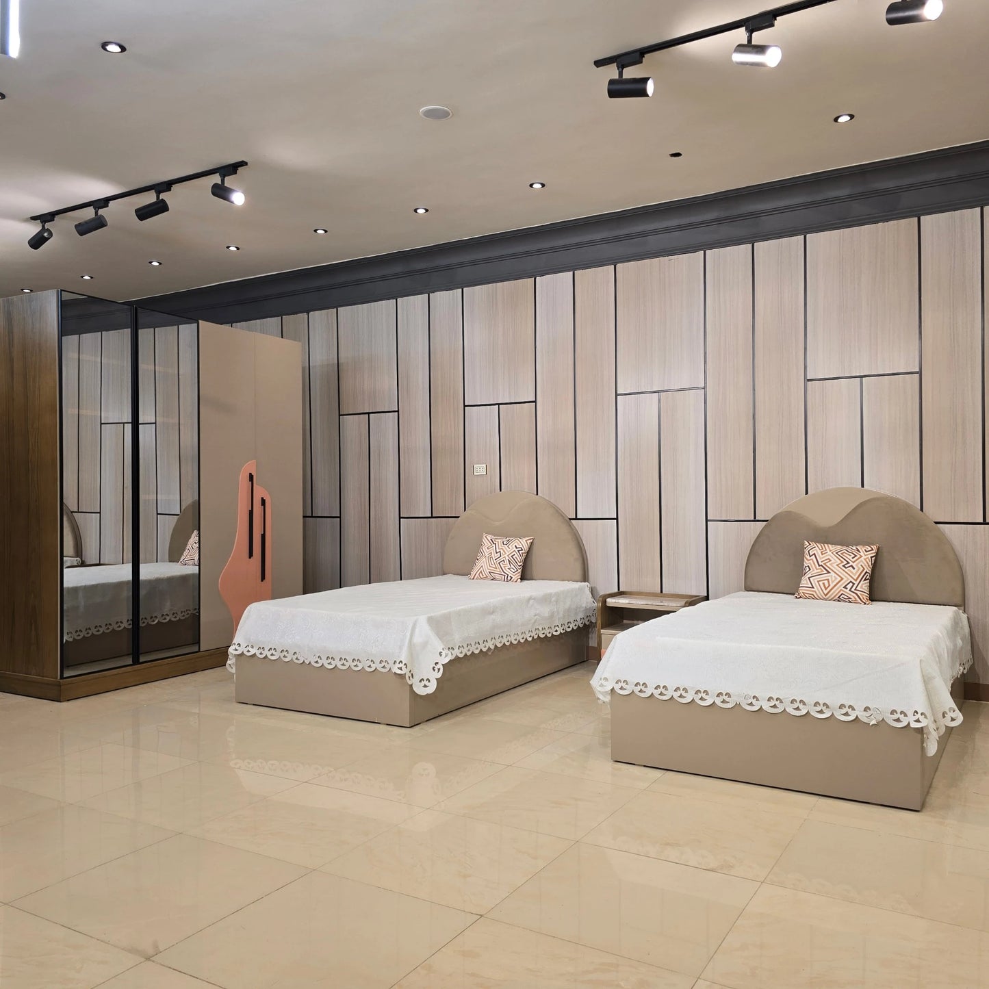 Rovin Bedroom Set-D22
